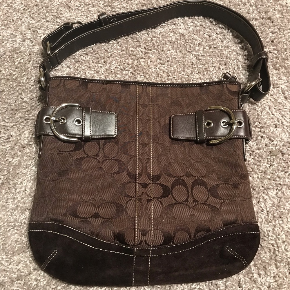 👜 COACH Signature SoHo